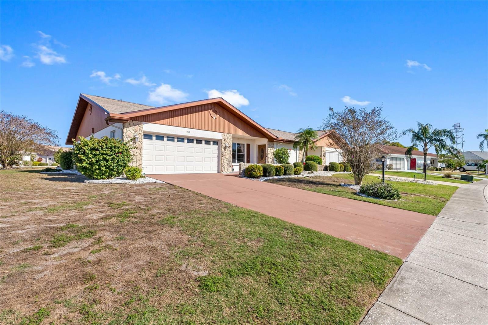 Property Photo:  1213 Bluewater Drive  FL 33573 