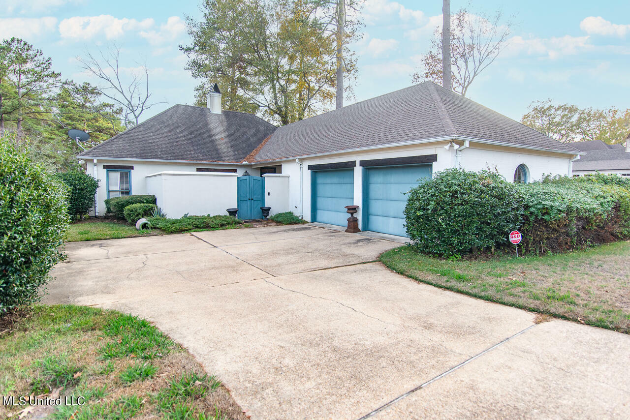 Property Photo:  13 Pear Orchard Park  MS 39211 