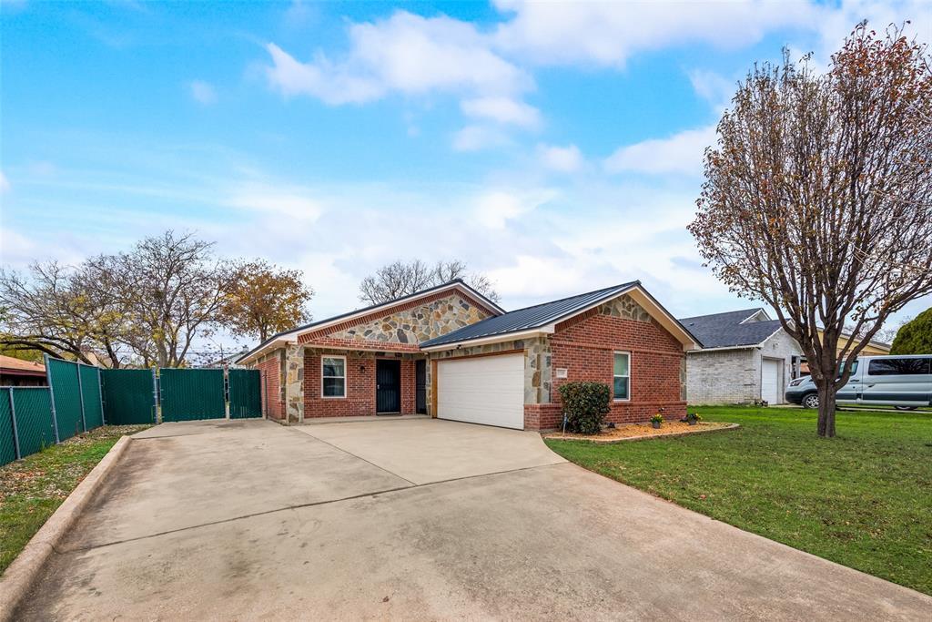 Property Photo: 1729 Avenue E TX 75051