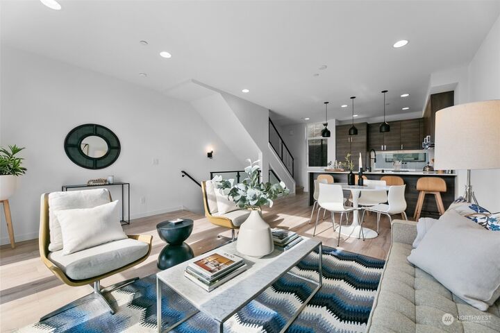 Property Photo:  1013 B 6th Avenue N  WA 98109 