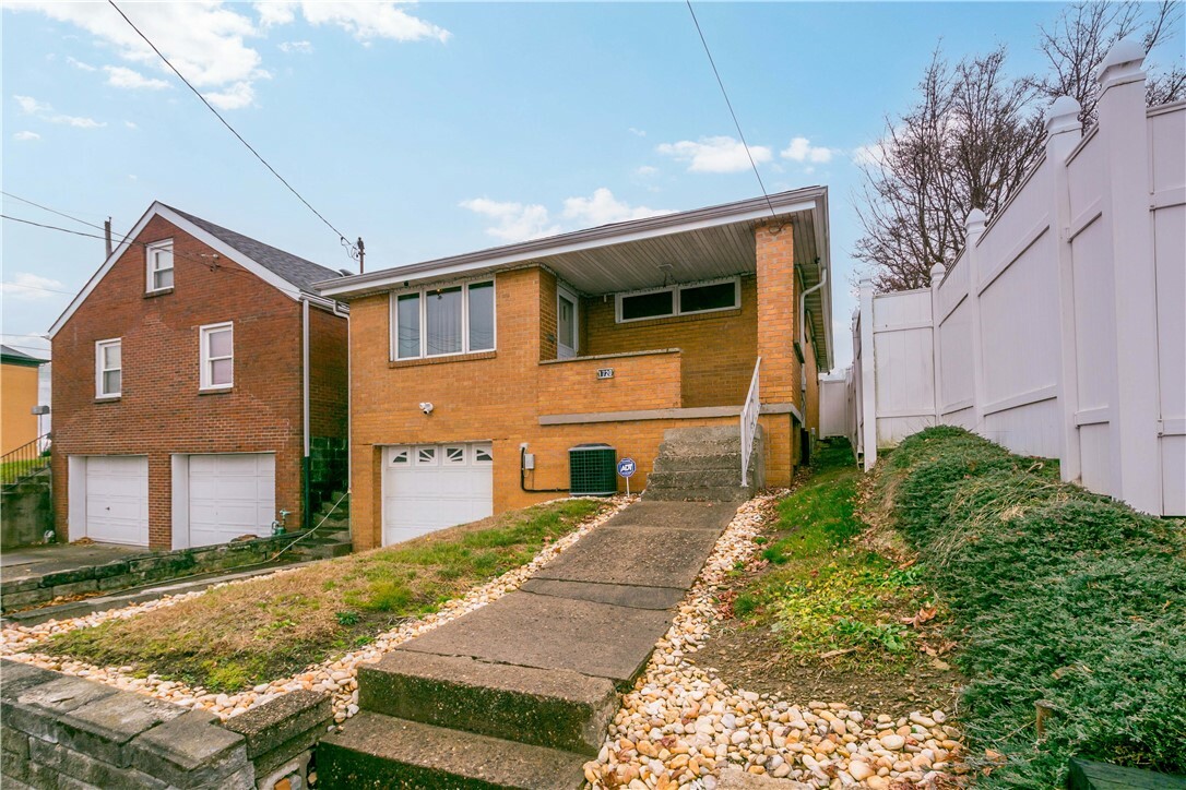 Property Photo:  1720 Myer Ave  PA 15133 