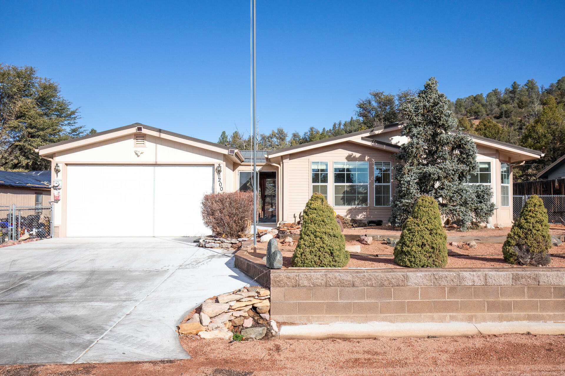 Property Photo:  200 E Quail Hollow Drive  AZ 85541 