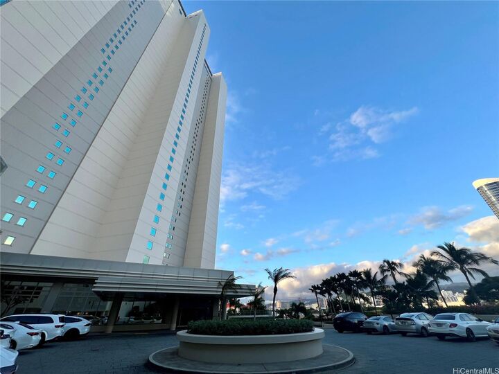 1177 Queen Street 1707  Honolulu HI 96814 photo