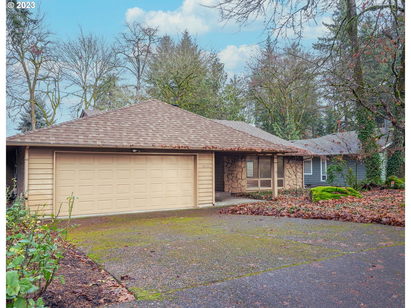 Property Photo:  1621 Ash St  OR 97034 