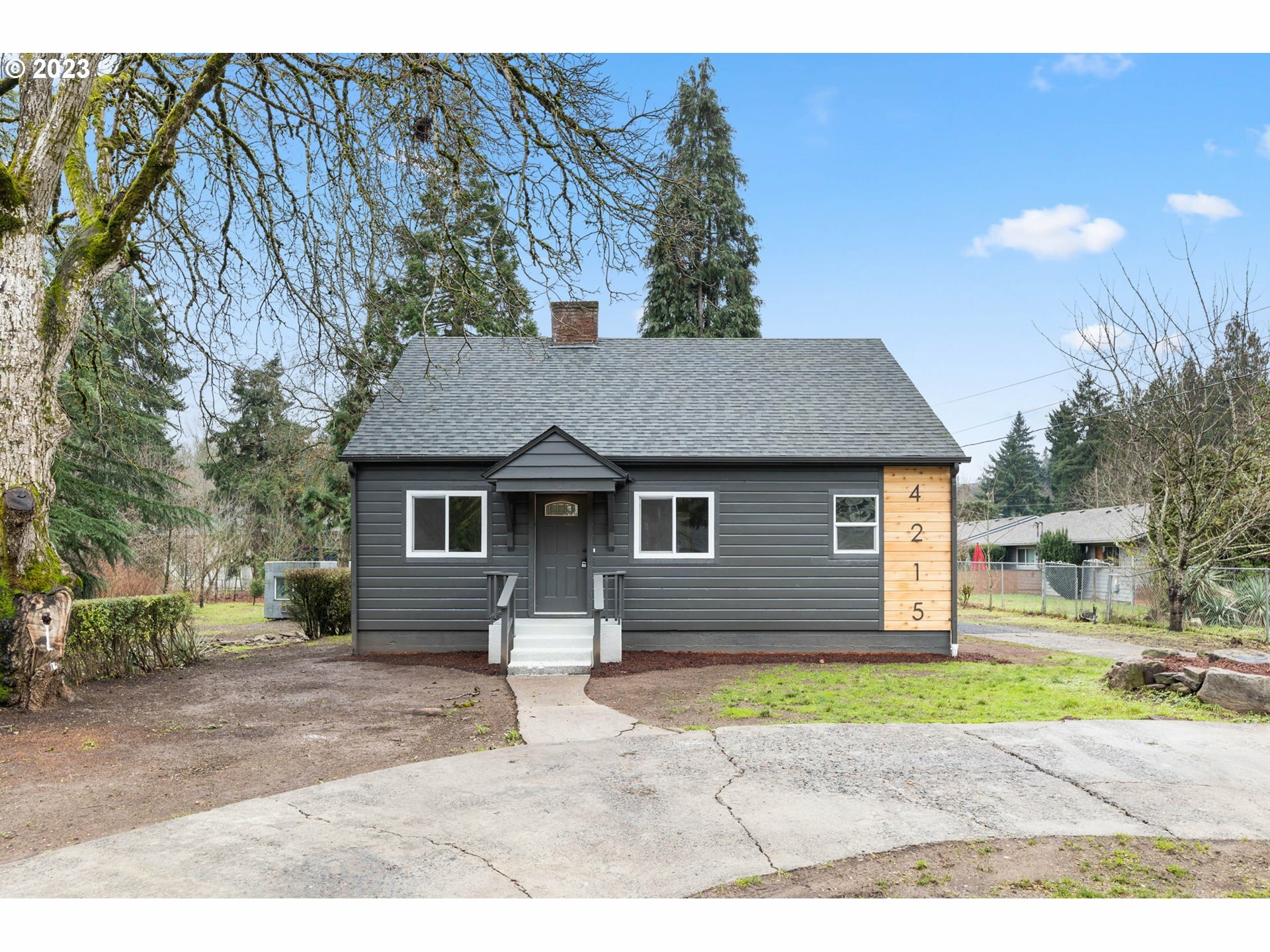 Property Photo:  4215 E 18th St  WA 98661 