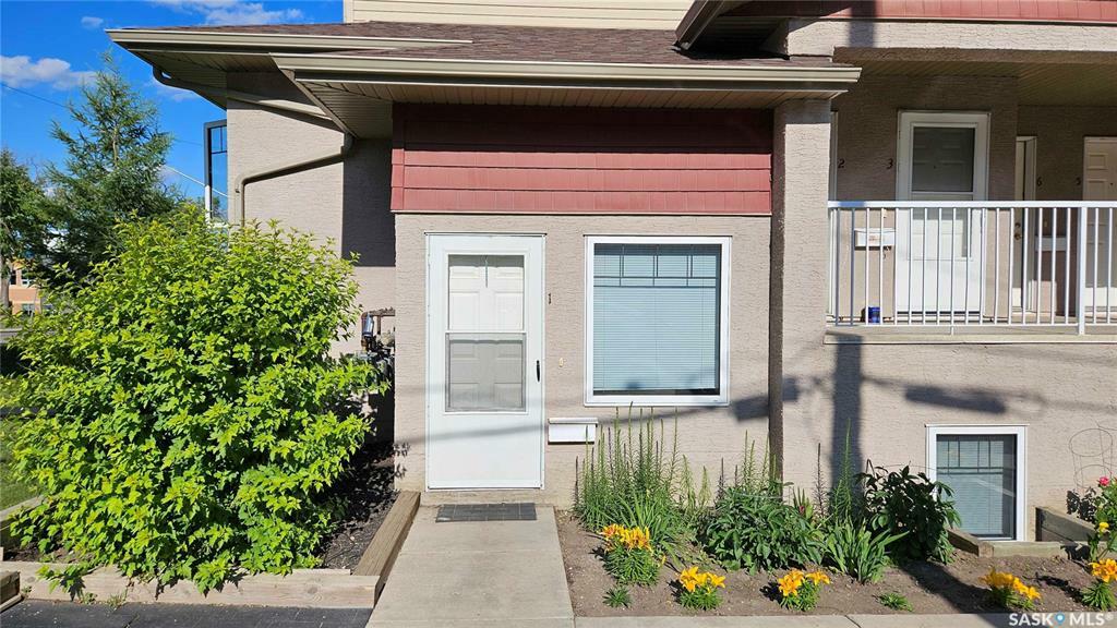 Property Photo:  1505 19th Street W 1  SK S7M 3H1 