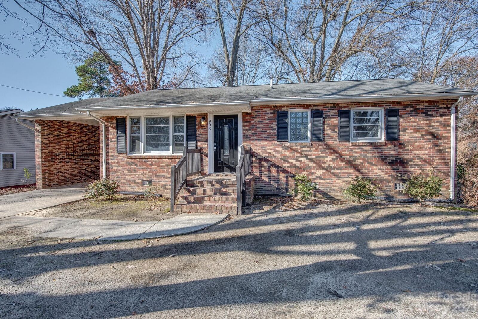 Property Photo:  903 Laurel Lane  NC 28054 