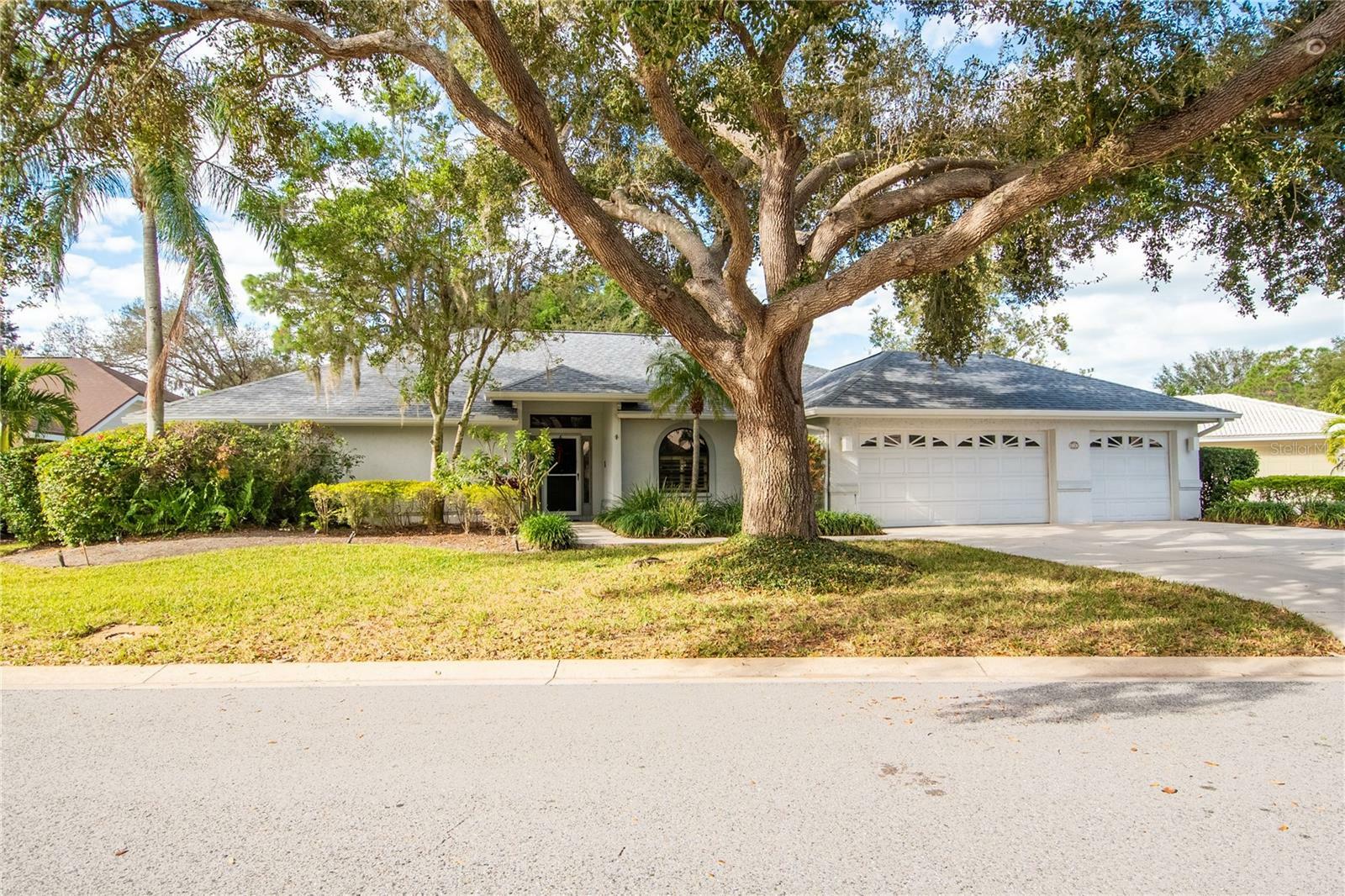 Property Photo:  8282 Shadow Pine Way  FL 34238 