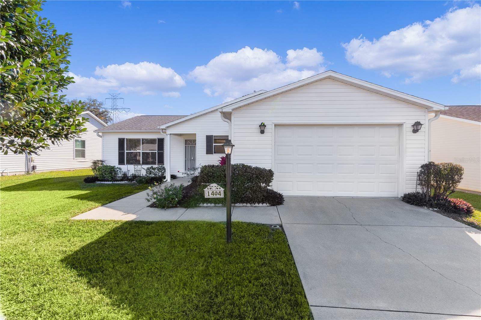 Property Photo:  1404 Sanchez Court  FL 32159 