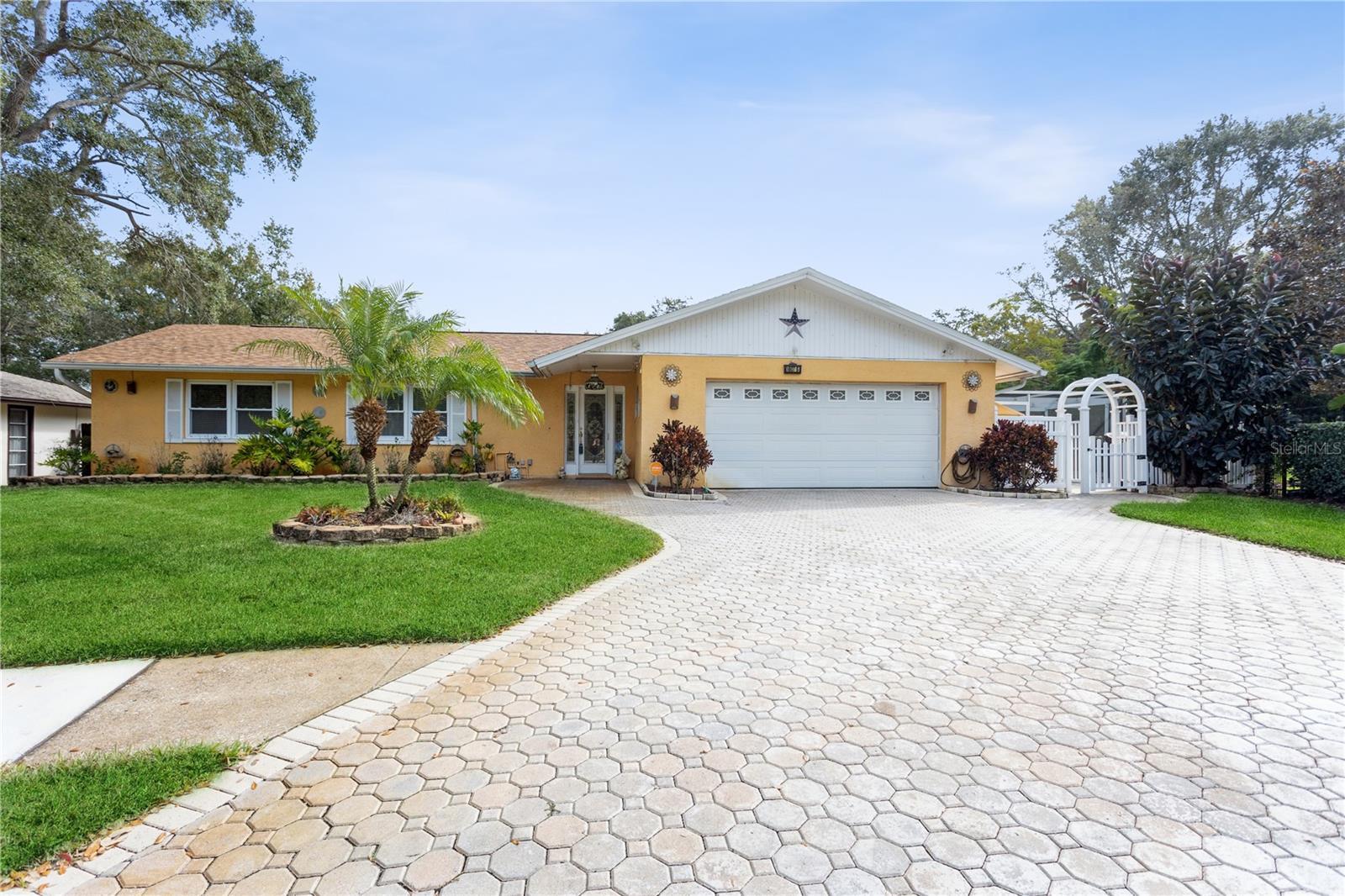 Property Photo: 1807 Oak Forest Drive S FL 33759
