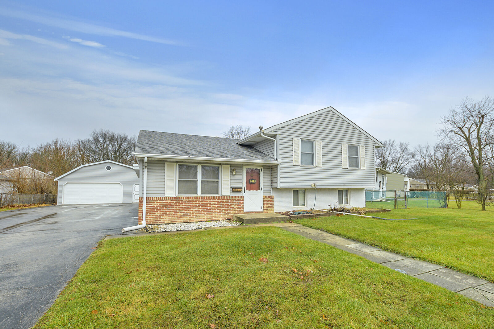 Property Photo: 513 E Maple Drive IL 60425