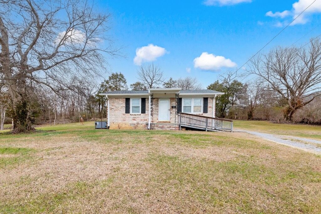 Property Photo: 295 Smith St TN 37059