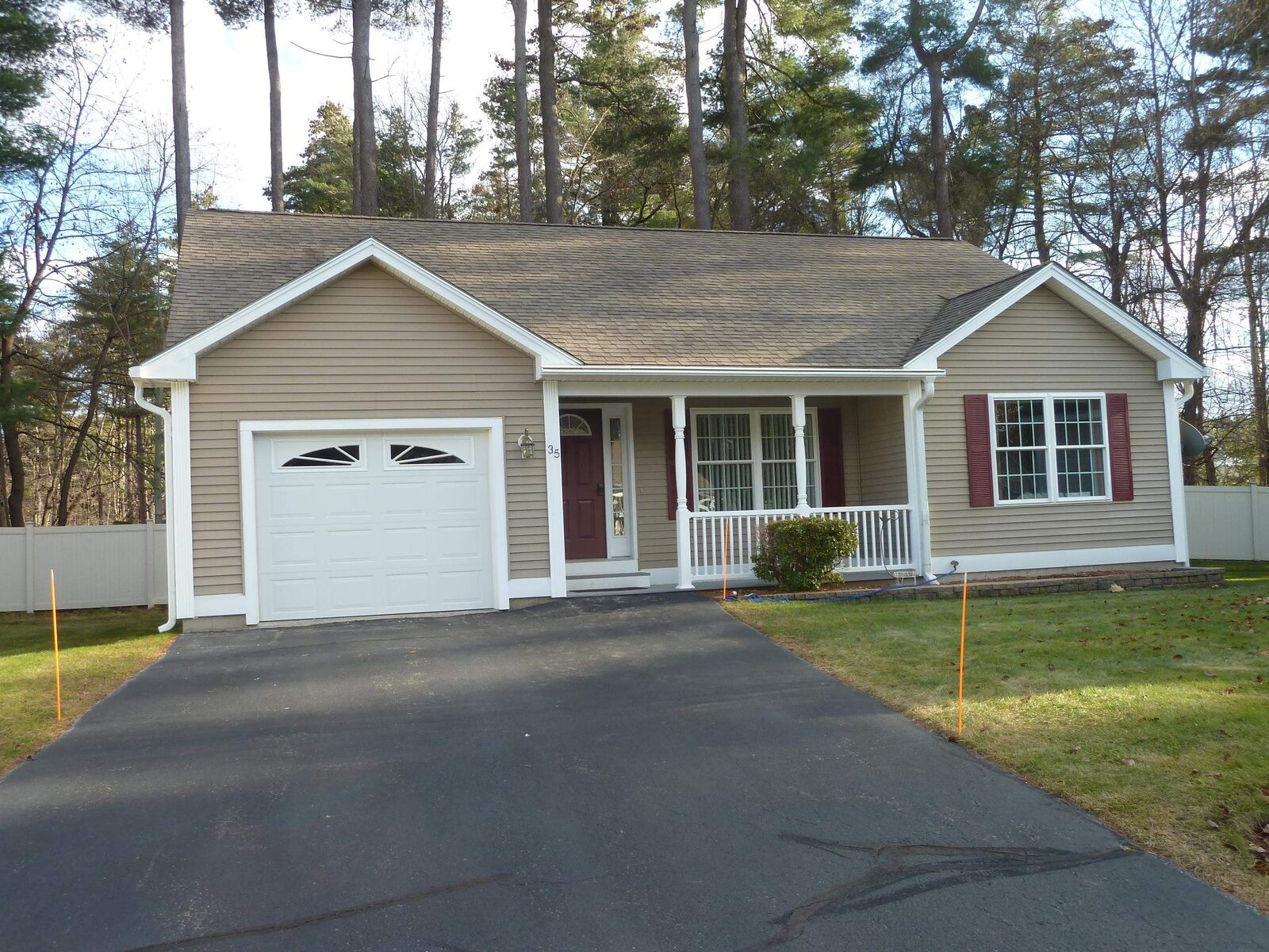 Property Photo: 35 Bowes Circle NH 03051