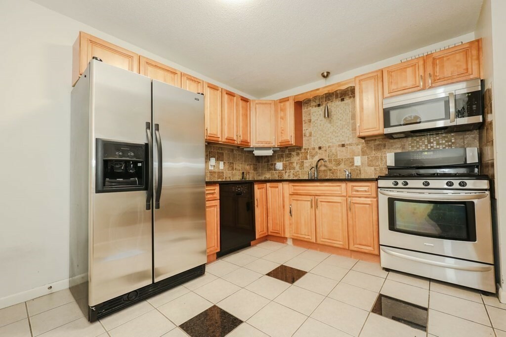 Property Photo:  309 Pawtucket Blvd 9  MA 01854 