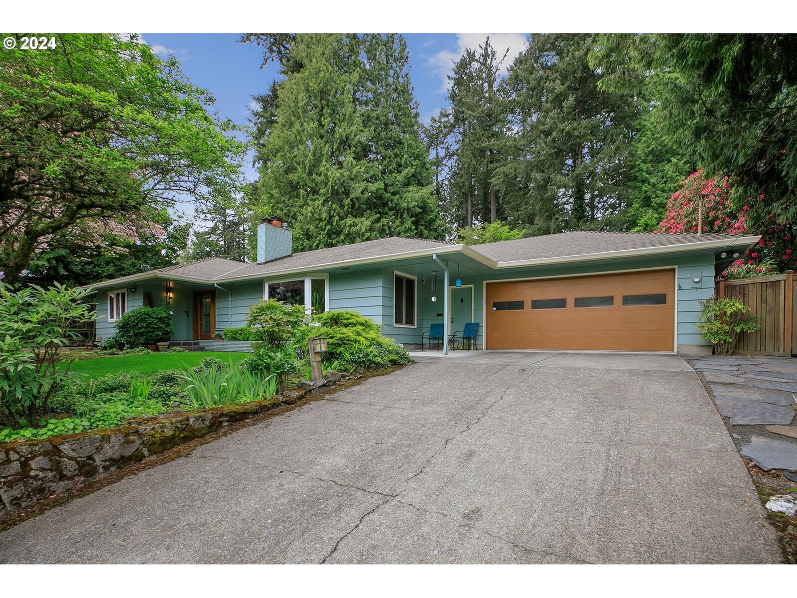 Property Photo: 7645 SW Copel St OR 97225