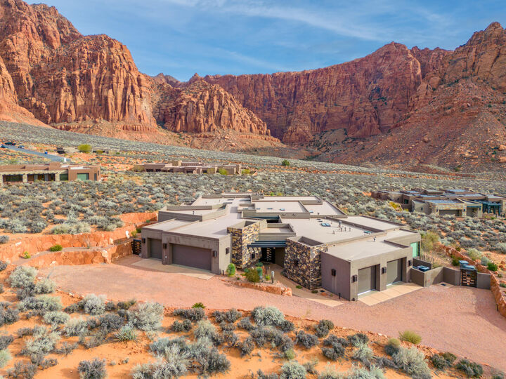 Property Photo: 854 W Tawgoo Ct UT 84738