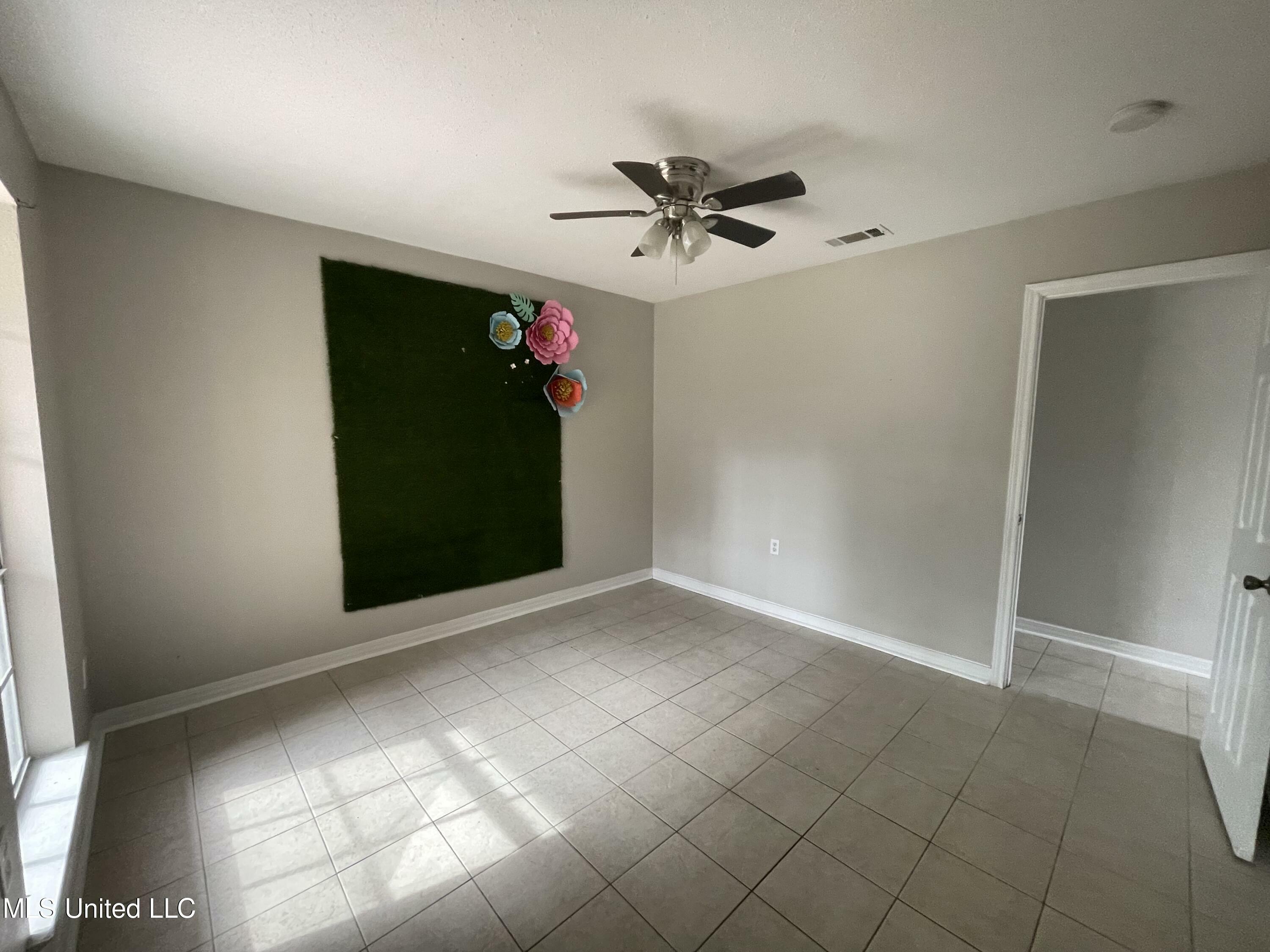 Property Photo:  2106 S Haven Road  MS 39553 