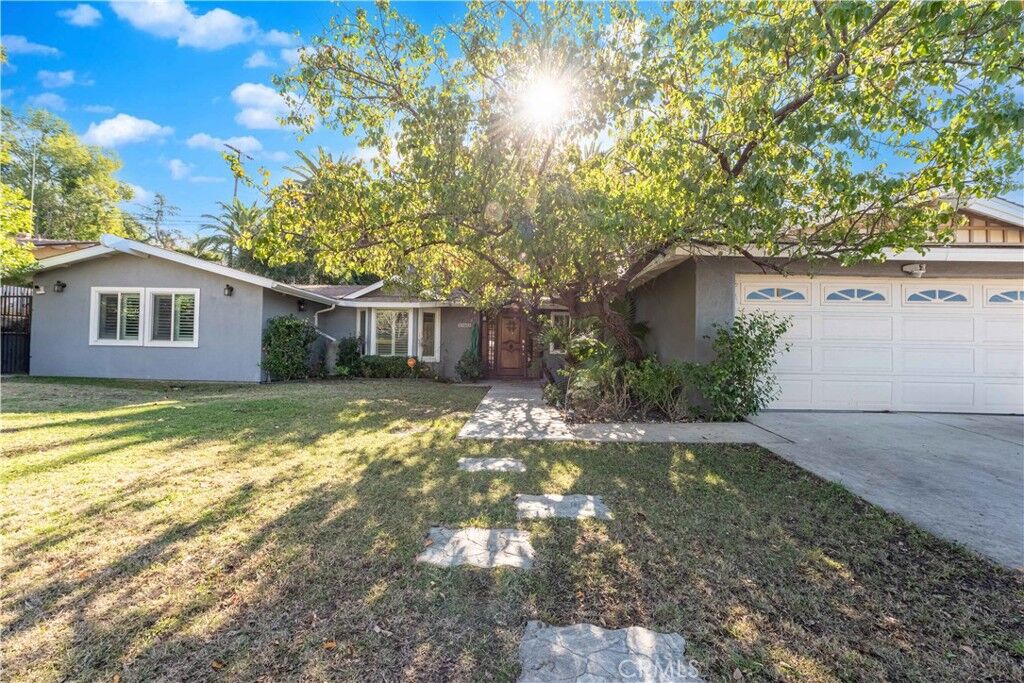 Property Photo:  20736 Clarendon Street  CA 91367 