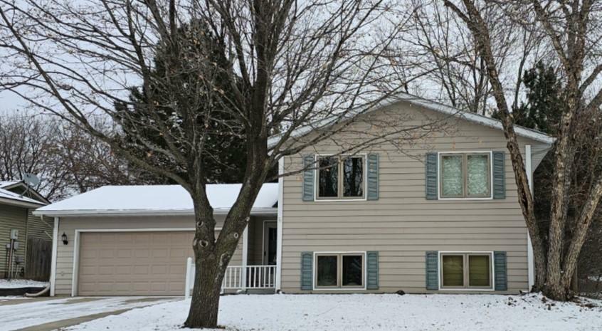 Property Photo:  1020 Meadow Oak Drive  MN 55362 