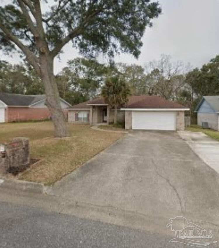 Property Photo: 120 Redbreast Ln FL 32503