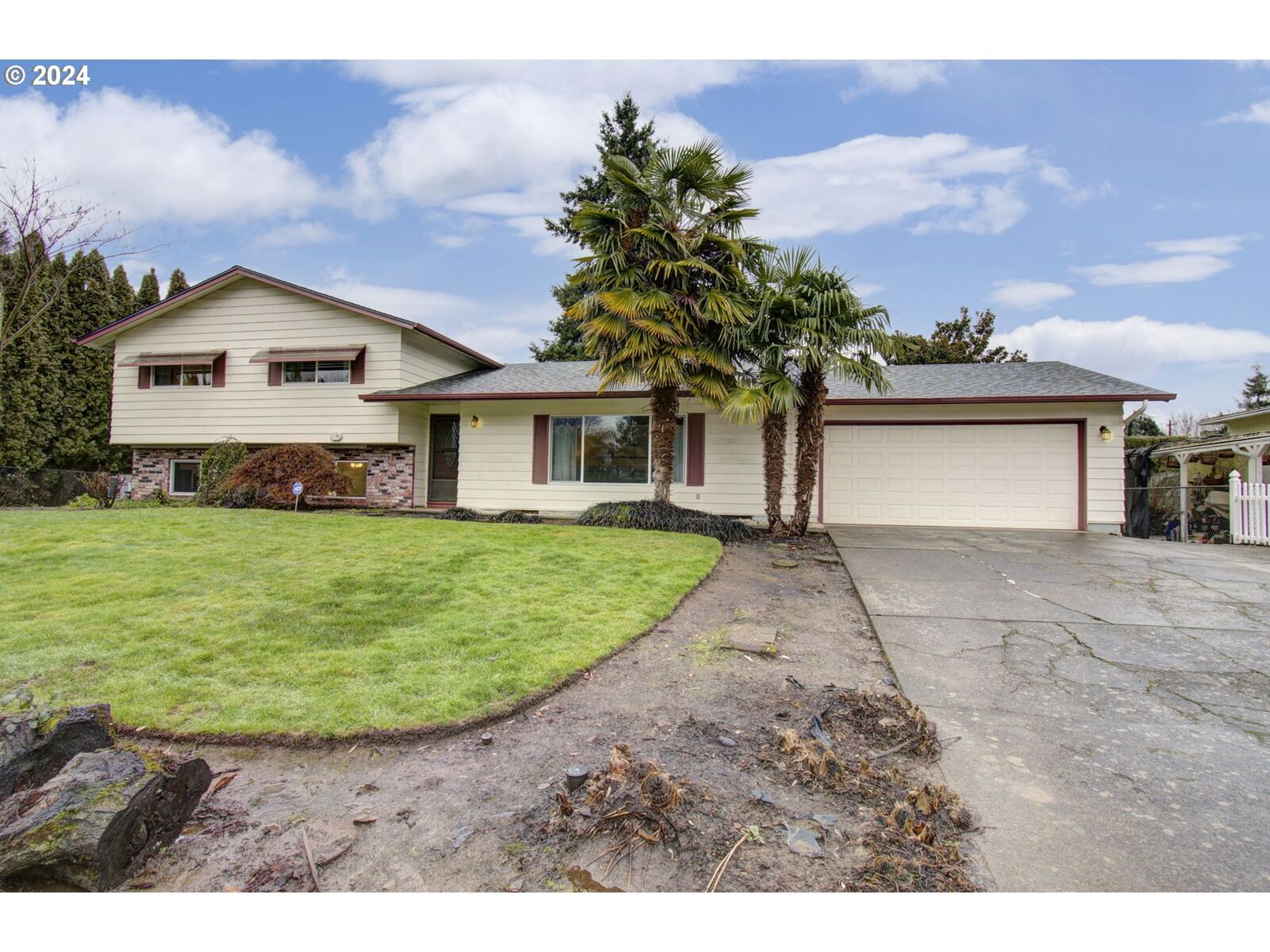 Property Photo: 10109 NW 12th Ave WA 98685