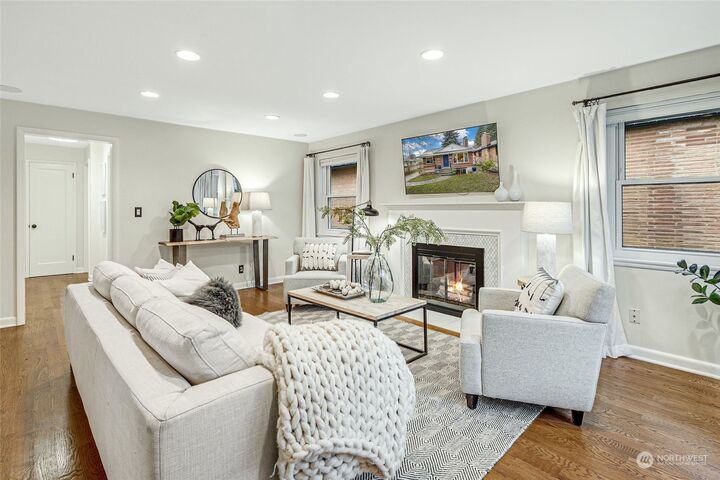 Property Photo: 6807 24th Avenue NE WA 98115