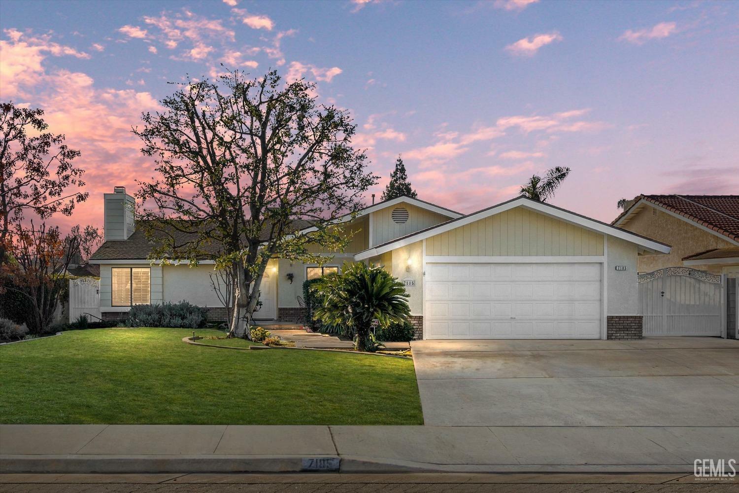 Property Photo:  7105 Bandolero Way  CA 93308 