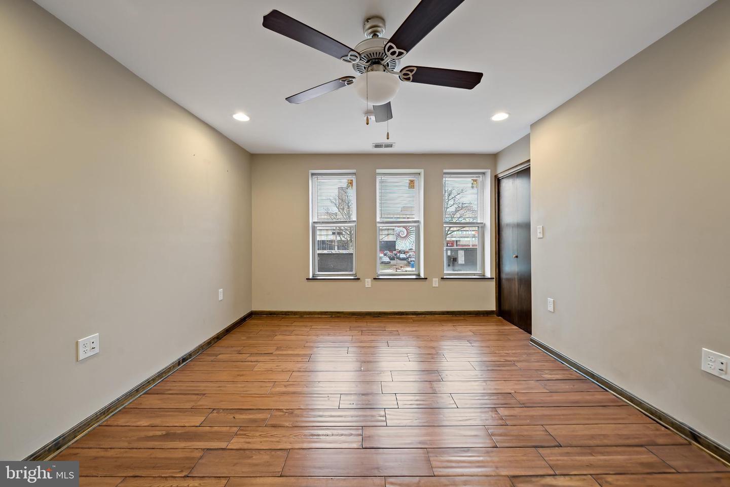 Property Photo:  2116 S Broad Street 3  PA 19145 