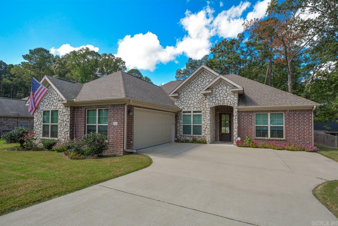 Property Photo:  1513 Debswood Drive  AR 72022 