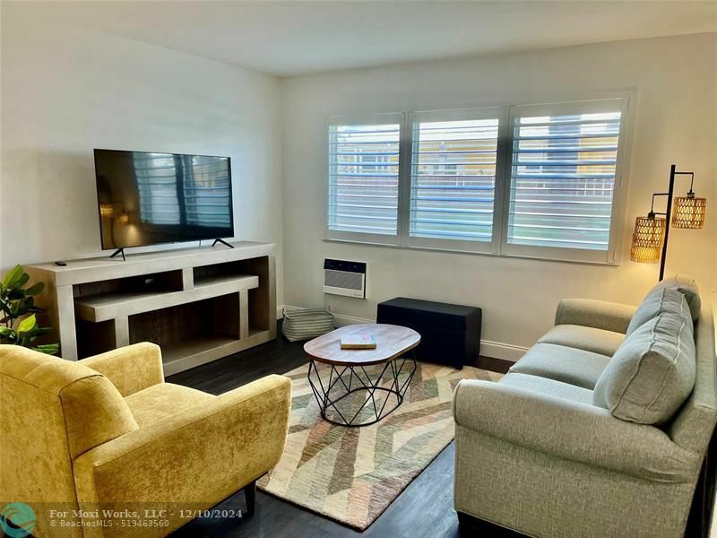 Property Photo:  700 Bayshore Dr 9  FL 33304 