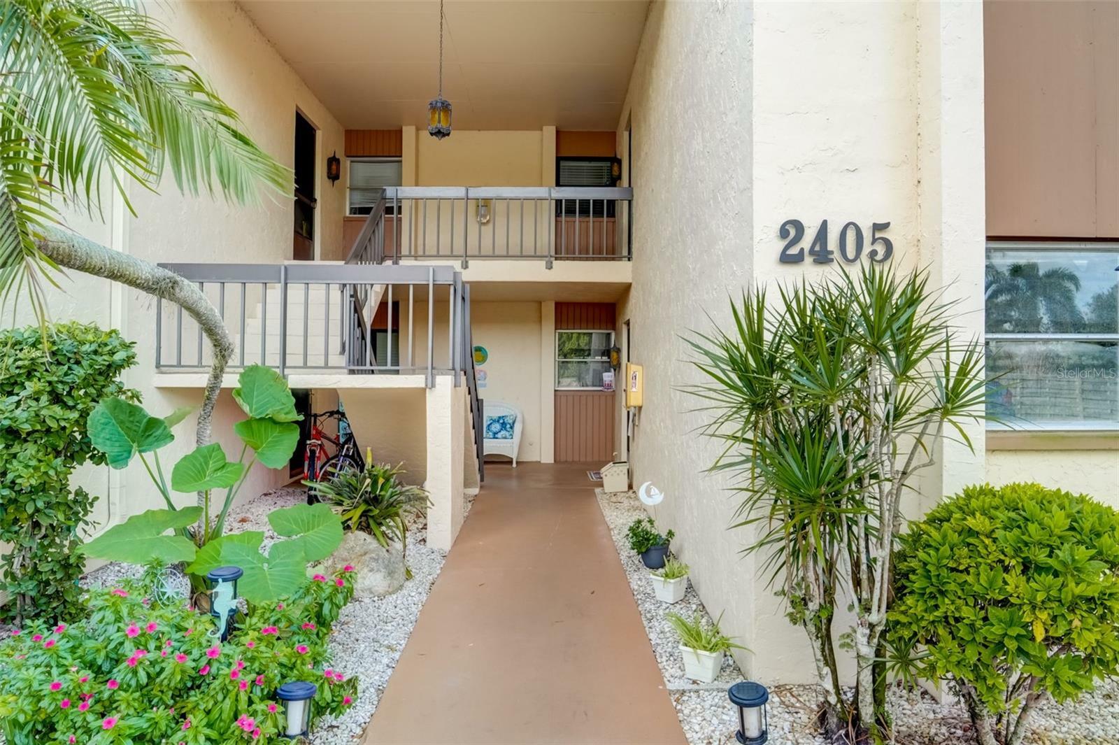 Property Photo:  2405 Clubhouse Circle 204  FL 34232 