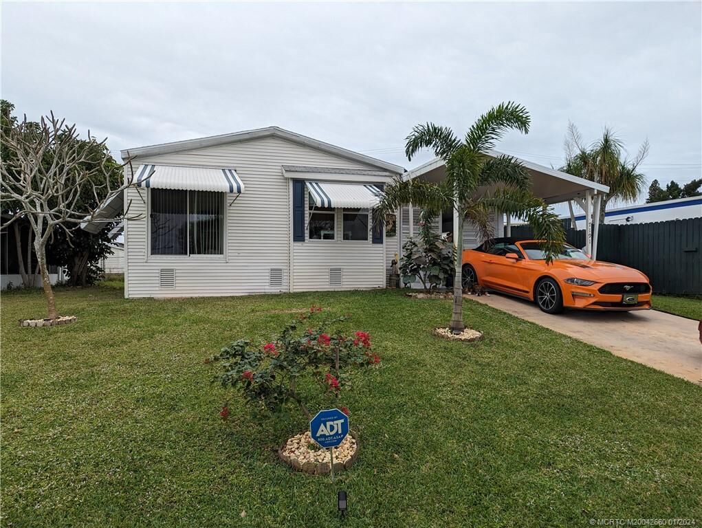 Property Photo: 7191 SE Redbird Circle SW FL 33455