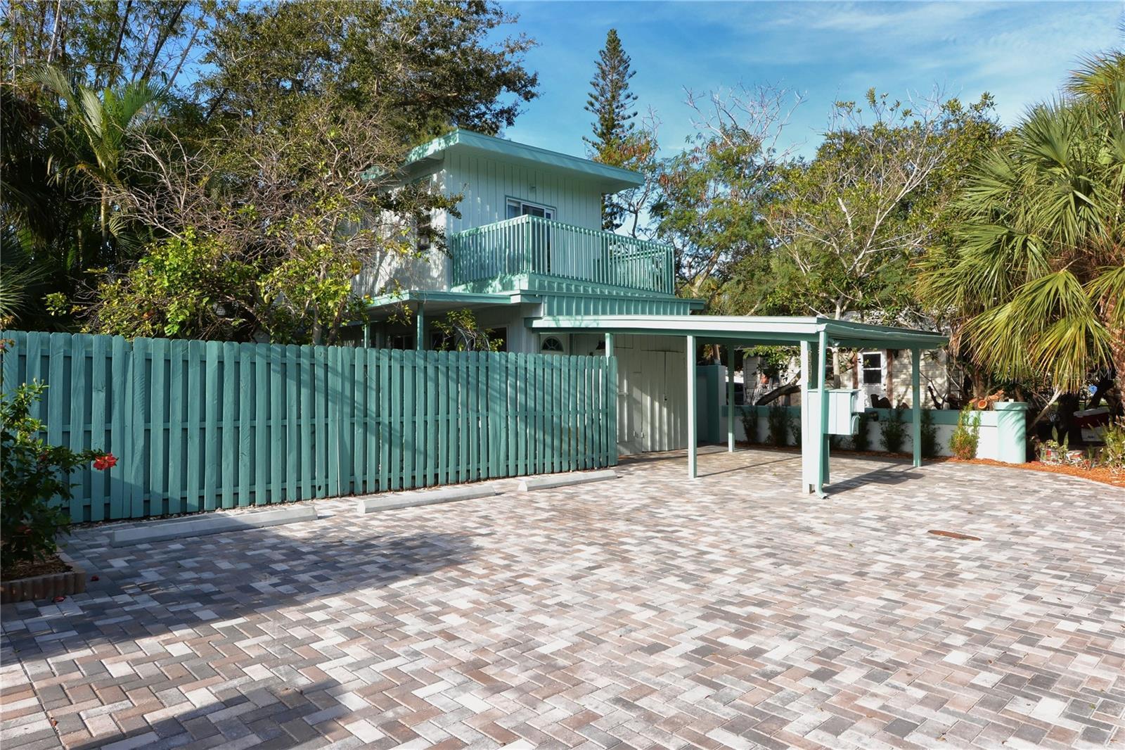 Property Photo:  606 Calle Del Otono  FL 34242 