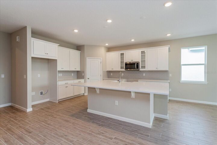 Property Photo:  14014 Lanyard Way  FL 34787 