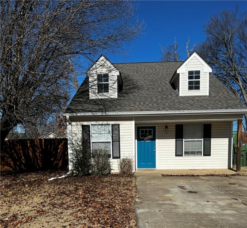 Property Photo:  2409 W Ash Street  AR 72758 