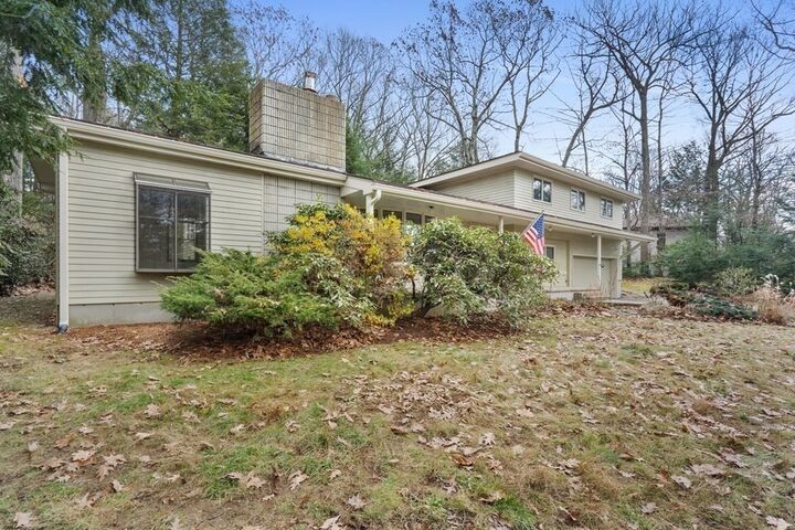 Property Photo:  10 Dunanderry Way  MA 01612 