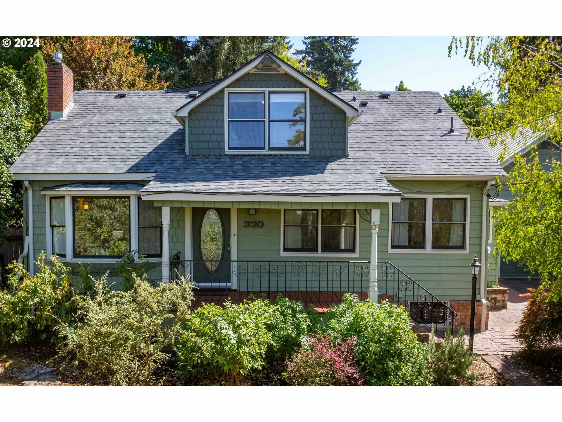 Property Photo: 330 Crest Dr OR 97405