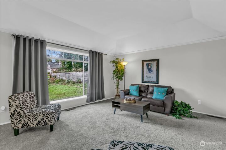 Property Photo: 27128 37th Avenue S WA 98032