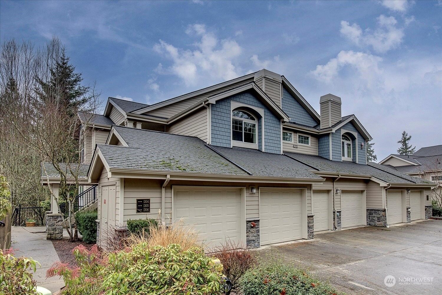 Property Photo: 4333 Issaquah Pine Lake Road SE 1306 WA 98075