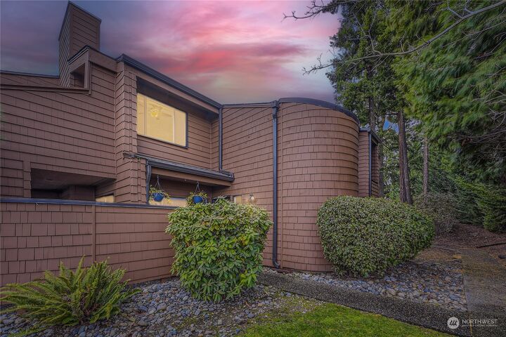 Property Photo: 11508 NE 128th Street 15 WA 98034