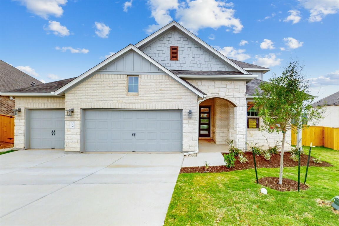 Property Photo: 1236 Calendula Trail TX 78628