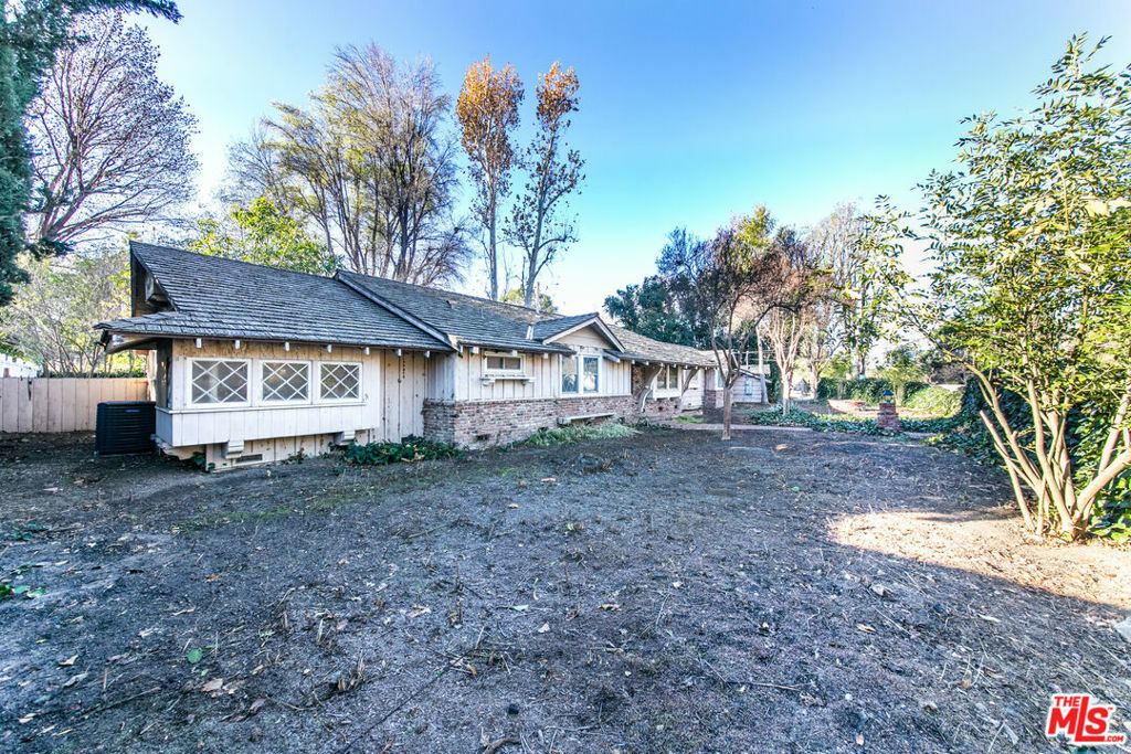 Property Photo:  5100 Dumont Place  CA 91364 