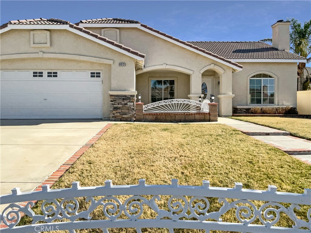 Property Photo:  952 Sycamore Court  CA 92220 