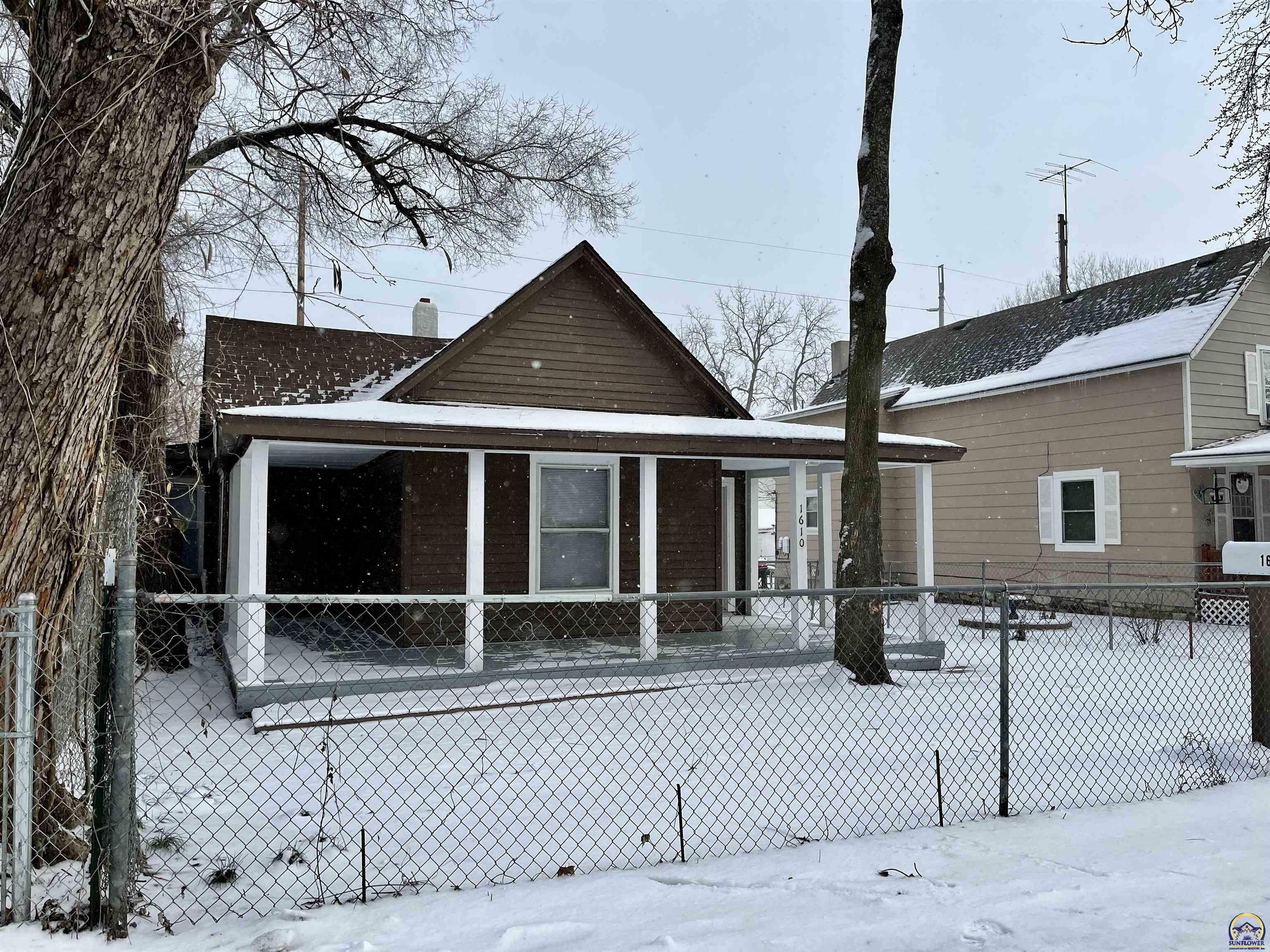 Property Photo:  1610 SW Clay St  KS 66605 