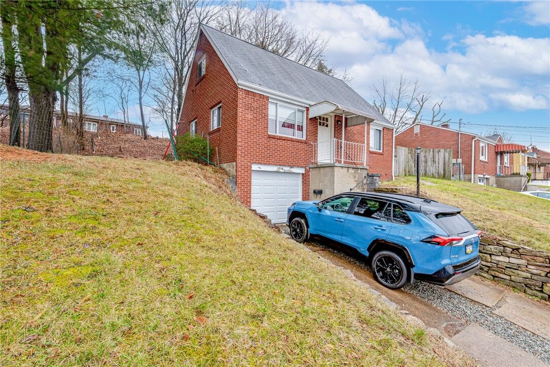 Property Photo: 1516 Pleasantview Dr PA 15146