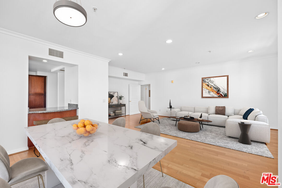 Property Photo: 400 Cameron Pl 201 CA 91207