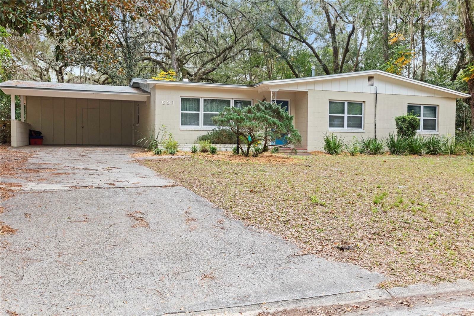 Property Photo:  621 NW 36th Terrace  FL 32607 