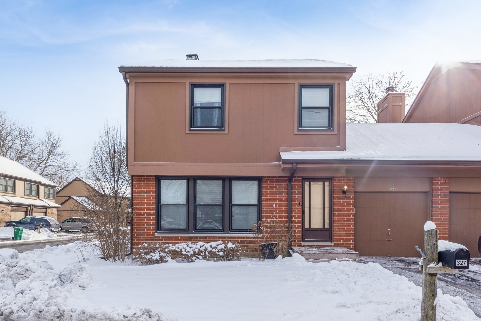 Property Photo: 327 Forestway Lane IL 60090