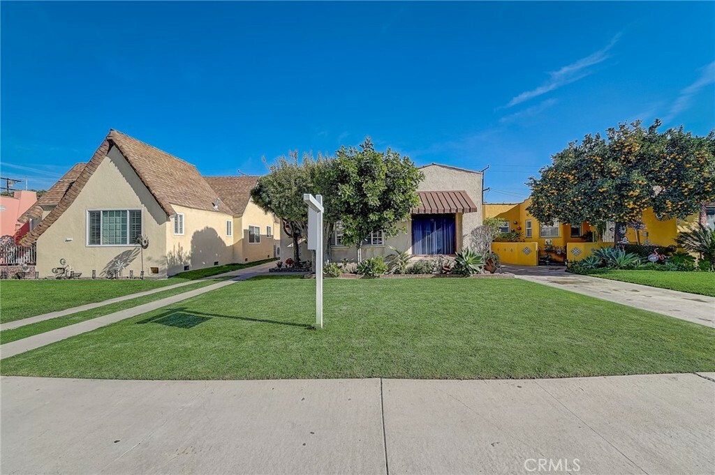 Property Photo:  10018 San Anselmo Avenue  CA 90280 