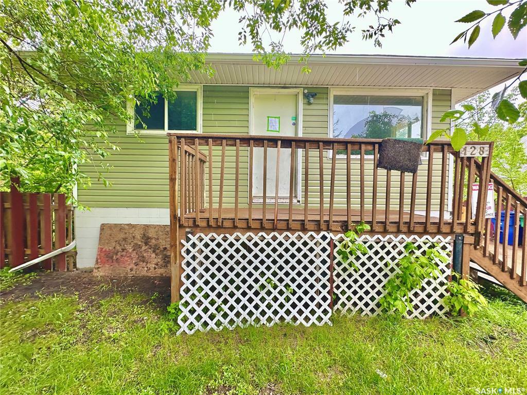 Property Photo:  128 S Avenue S  SK S7M 2Z6 